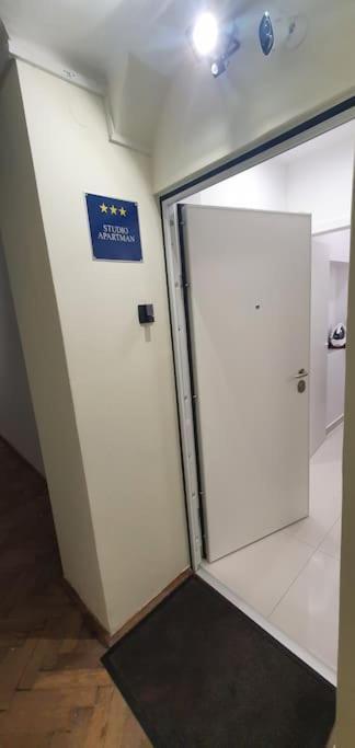 Studio Apartman Lenox Rijeka Bagian luar foto