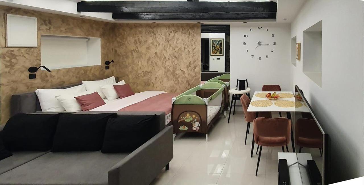 Studio Apartman Lenox Rijeka Bagian luar foto